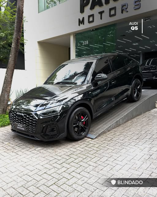 AUDI Q5 SPORTBACK PERFORMANCE BLACK - Imagem 1