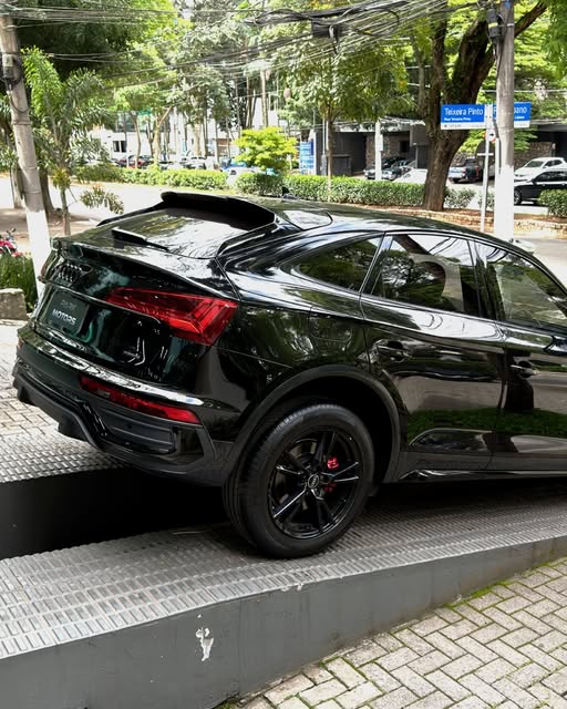 AUDI Q5 SPORTBACK PERFORMANCE BLACK - Imagem 5