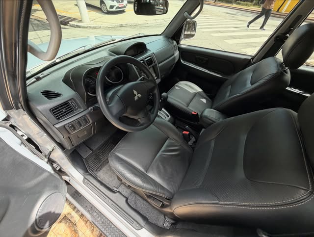 MITSUBISHI PAJERO TR4 - Imagem 11