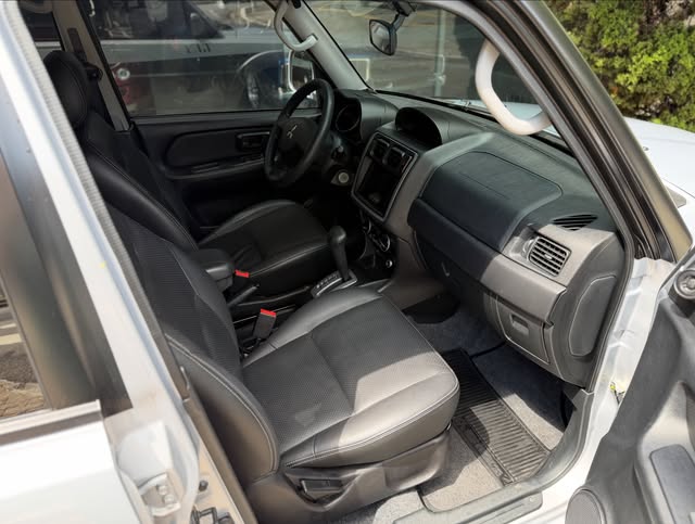 MITSUBISHI PAJERO TR4 - Imagem 8