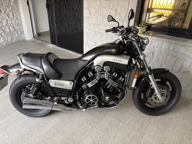 YAMAHA V-MAX - Imagem 1
