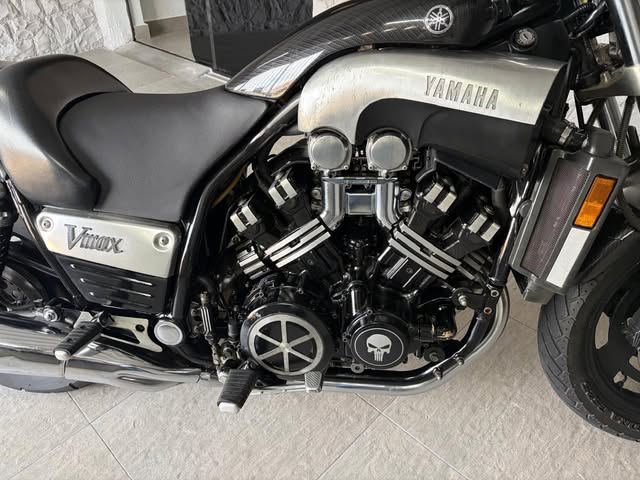 YAMAHA V-MAX - Imagem 2