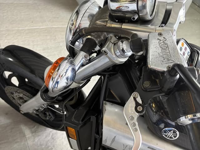 YAMAHA V-MAX - Imagem 7