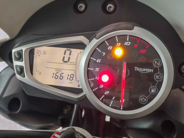 TRIUMPH SPEED TRIPLE - Imagem 12