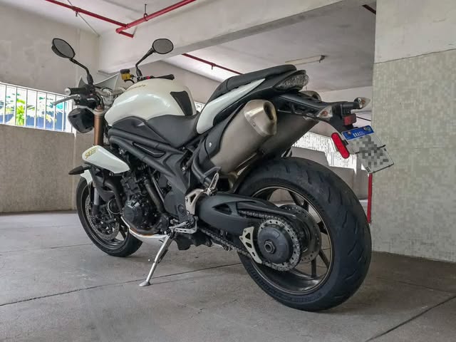 TRIUMPH SPEED TRIPLE - Imagem 5