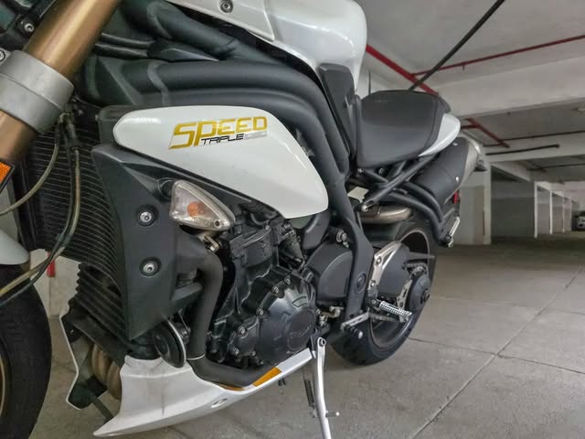 TRIUMPH SPEED TRIPLE - Imagem 8