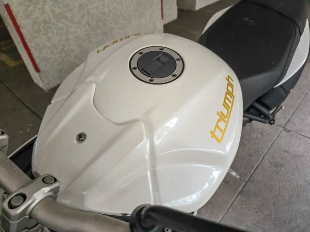 TRIUMPH SPEED TRIPLE - Imagem 9
