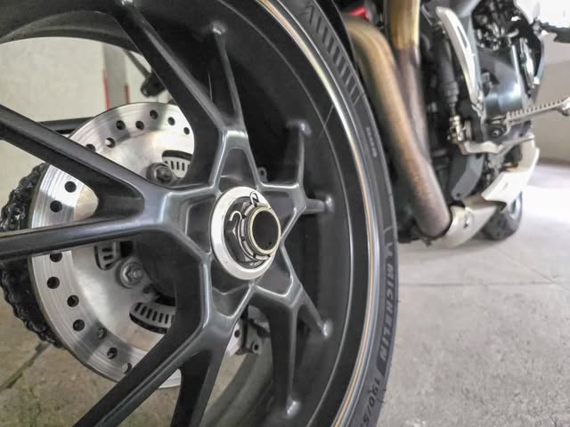 TRIUMPH SPEED TRIPLE - Imagem 10
