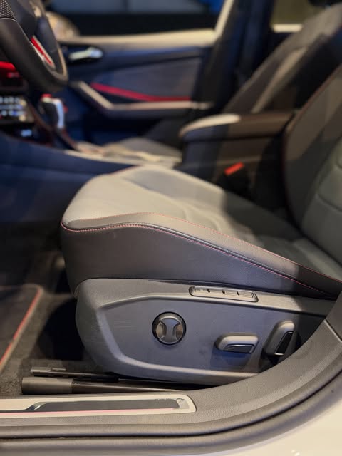 VOLKSWAGEN JETTA GLI - Imagem 12