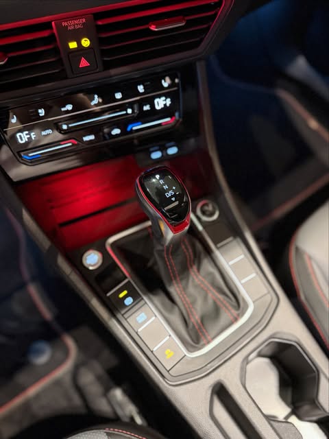 VOLKSWAGEN JETTA GLI - Imagem 8