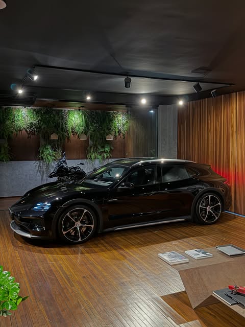 PORSCHE TAYCAN 4 CROSS TURISMO - Imagem 1