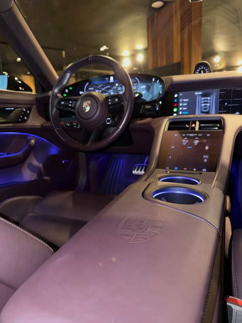 PORSCHE TAYCAN 4 CROSS TURISMO - Imagem 13