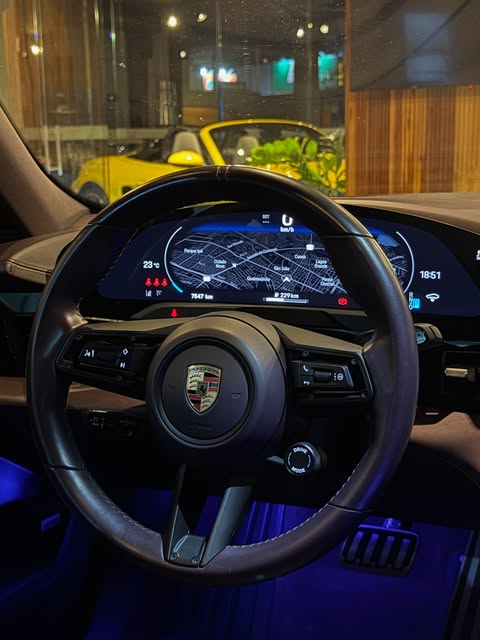 PORSCHE TAYCAN 4 CROSS TURISMO - Imagem 16