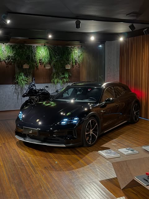 PORSCHE TAYCAN 4 CROSS TURISMO - Imagem 19