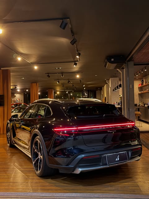 PORSCHE TAYCAN 4 CROSS TURISMO - Imagem 3