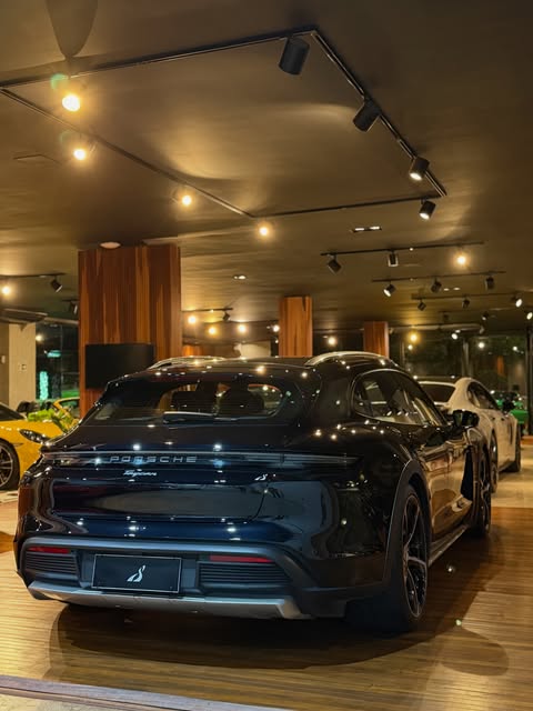 PORSCHE TAYCAN 4 CROSS TURISMO - Imagem 4