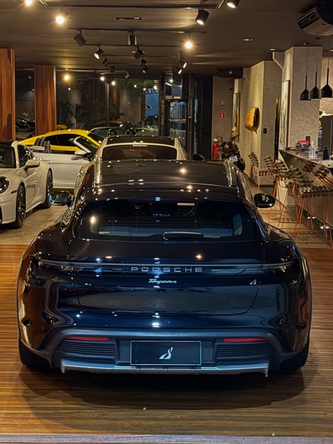 PORSCHE TAYCAN 4 CROSS TURISMO - Imagem 5