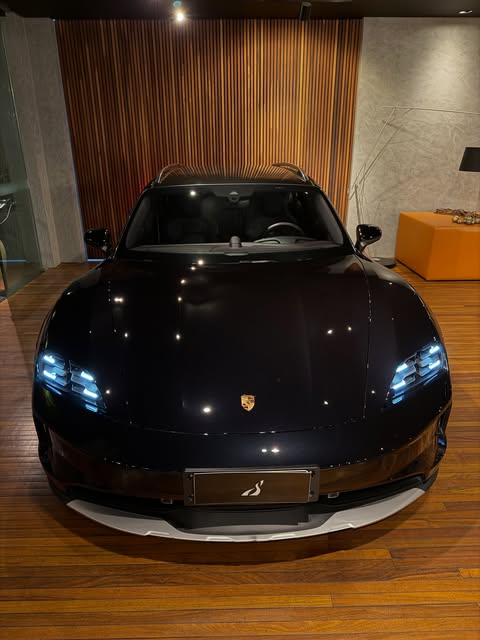 PORSCHE TAYCAN 4 CROSS TURISMO - Imagem 6