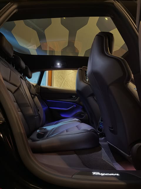 PORSCHE TAYCAN 4 CROSS TURISMO - Imagem 10