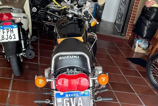 SUZUKI GT 550 - Imagem 3