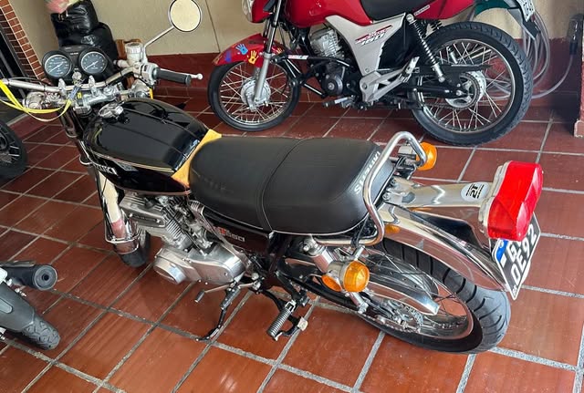 SUZUKI GT 550 - Imagem 6