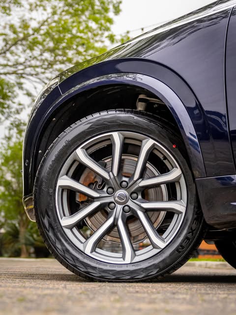 VOLVO XC90 MOMENTUM - Imagem 14