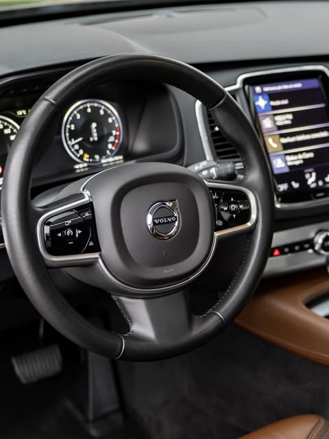 VOLVO XC90 MOMENTUM - Imagem 5