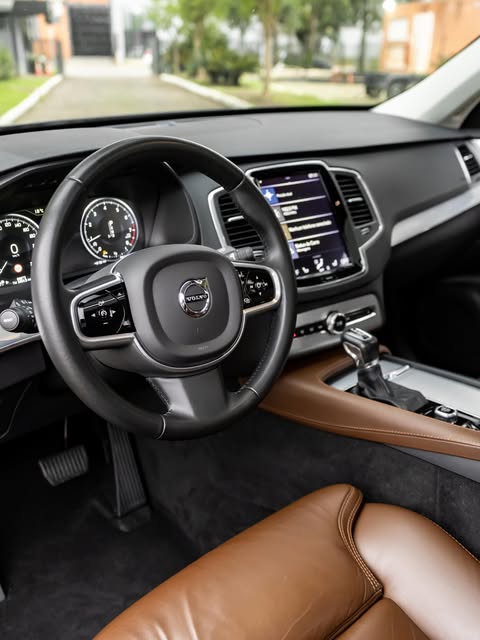 VOLVO XC90 MOMENTUM - Imagem 6