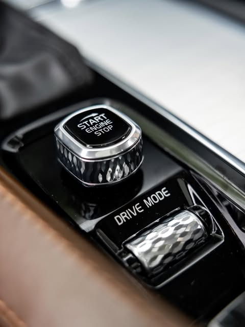 VOLVO XC90 MOMENTUM - Imagem 10