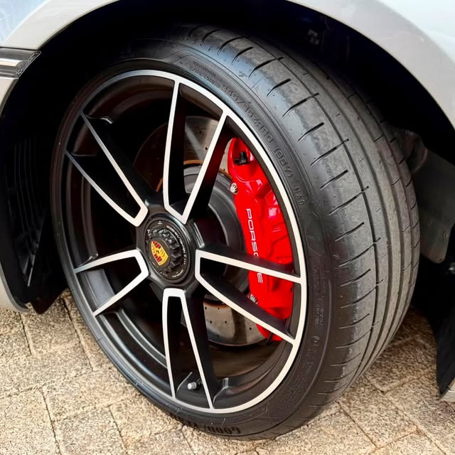 PORSCHE 911 TARGA 4 GTS - Imagem 11