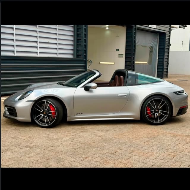 PORSCHE 911 TARGA 4 GTS - Imagem 12
