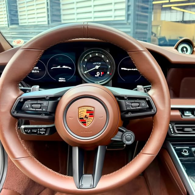PORSCHE 911 TARGA 4 GTS - Imagem 9