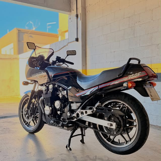 HONDA CBX 750 - Imagem 1