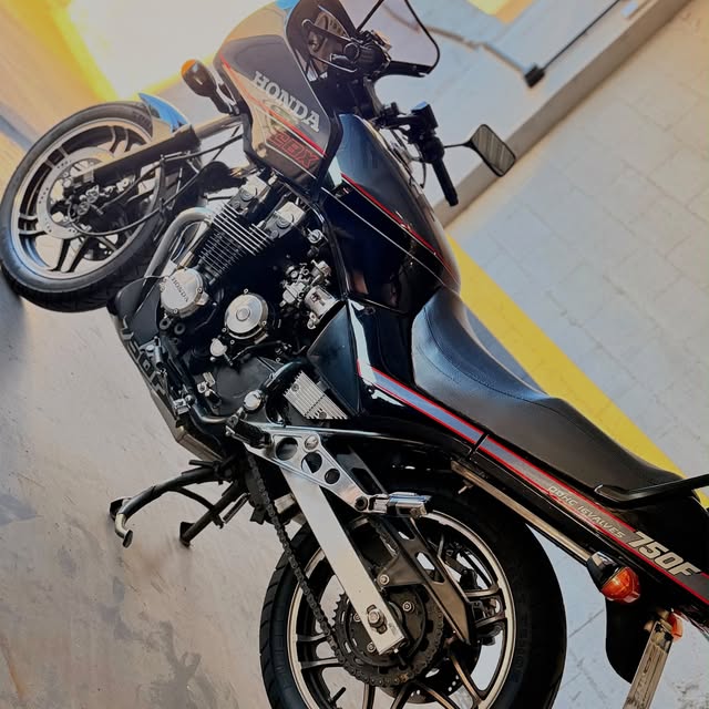 HONDA CBX 750 - Imagem 2