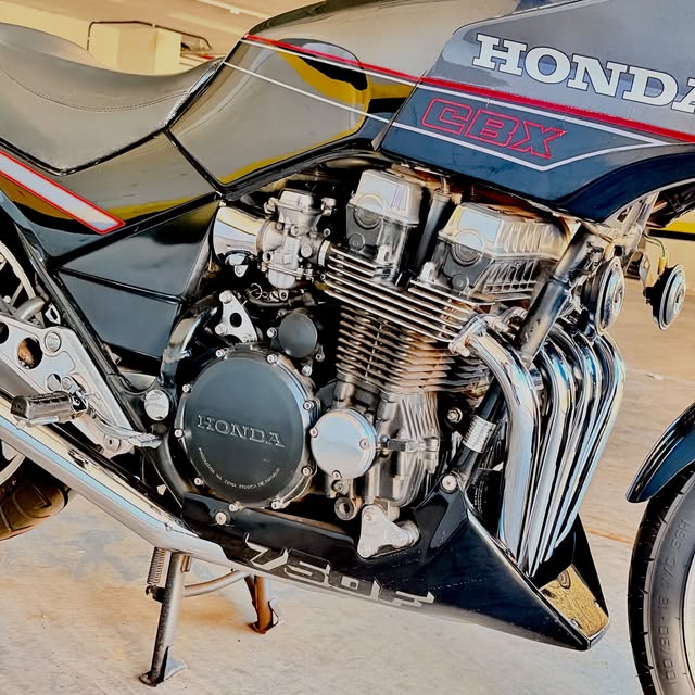 HONDA CBX 750 - Imagem 11