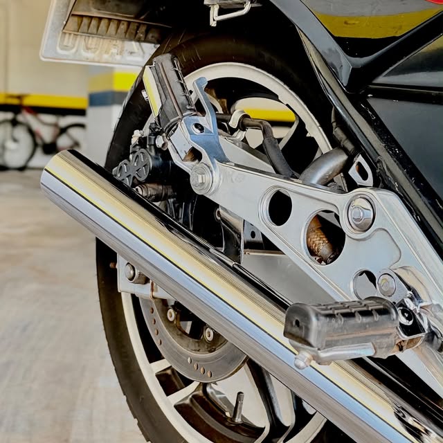 HONDA CBX 750 - Imagem 12