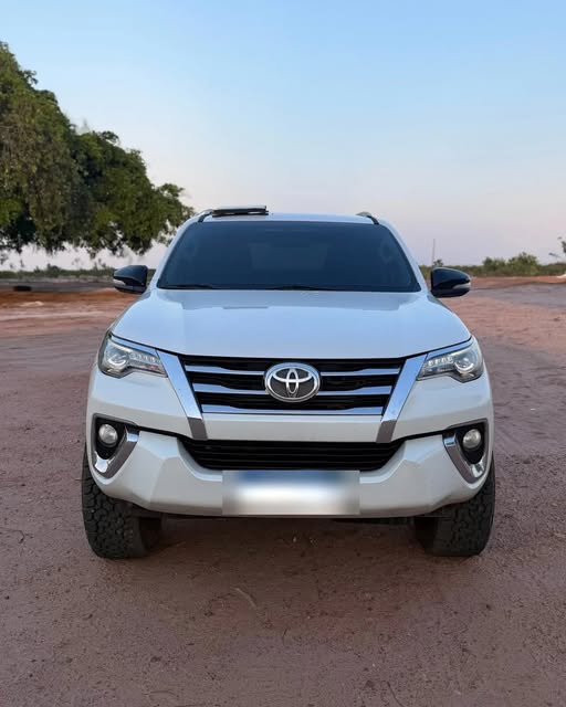 TOYOTA HILUX SRX - Imagem 2