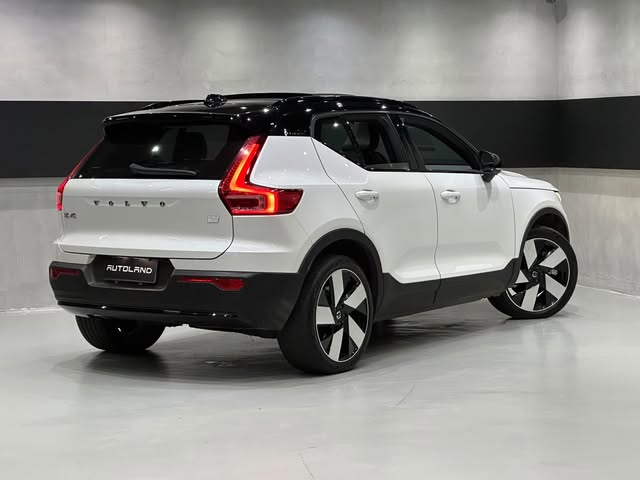 VOLVO XC40 P6 RECHARGE ELECTRIC PLUS - Imagem 4