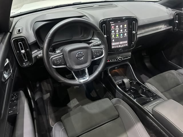 VOLVO XC40 P6 RECHARGE ELECTRIC PLUS - Imagem 5