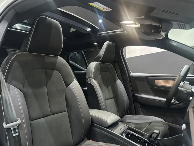VOLVO XC40 P6 RECHARGE ELECTRIC PLUS - Imagem 6