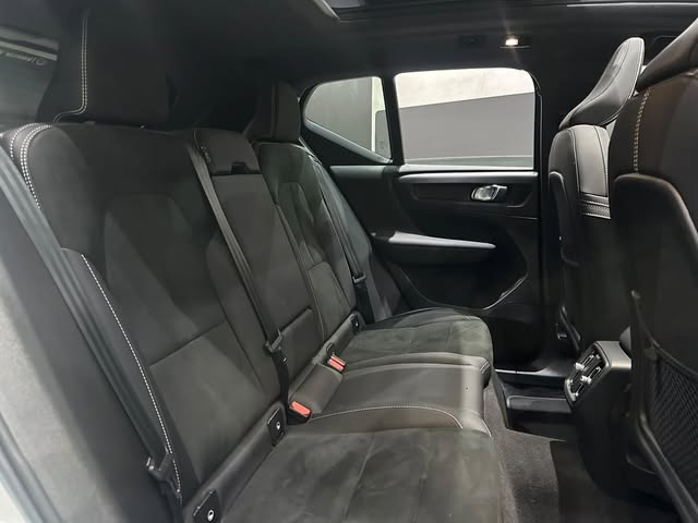 VOLVO XC40 P6 RECHARGE ELECTRIC PLUS - Imagem 7
