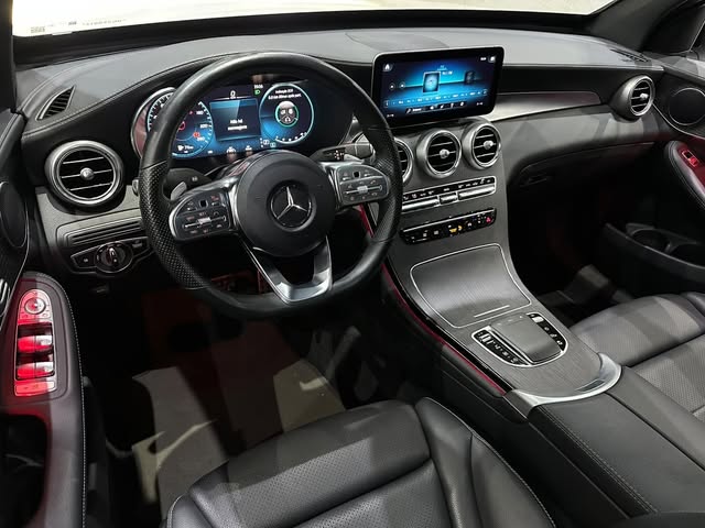 MERCEDES-BENZ GLC 300 2.0 CGI GASOLINA COUPÉ 4MATIC 9G-TRONIC - Imagem 5