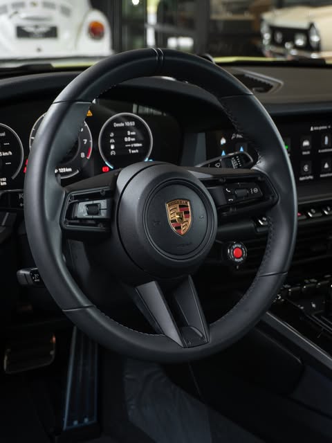 PORSCHE 911 CARRERA 992.2 - Imagem 1