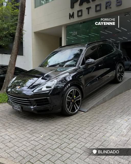 PORSCHE CAYENNE E-HYBRID - Imagem 1