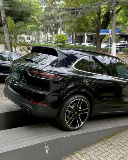 PORSCHE CAYENNE E-HYBRID - Imagem 5