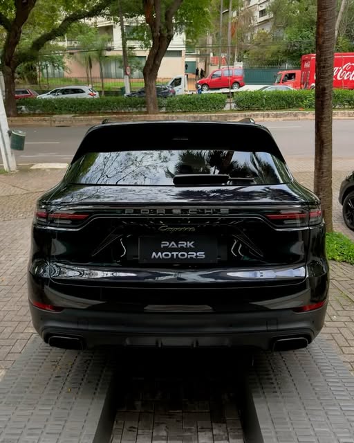 PORSCHE CAYENNE E-HYBRID - Imagem 6