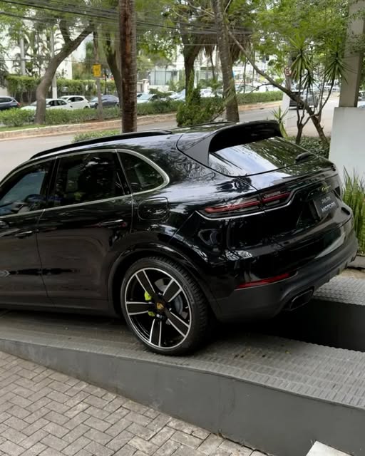 PORSCHE CAYENNE E-HYBRID - Imagem 7