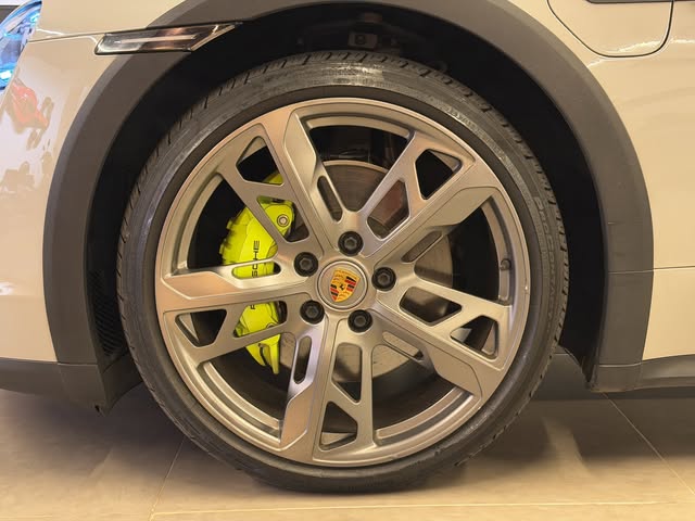 PORSCHE TAYCAN 4 CROSS TURISMO - Imagem 14