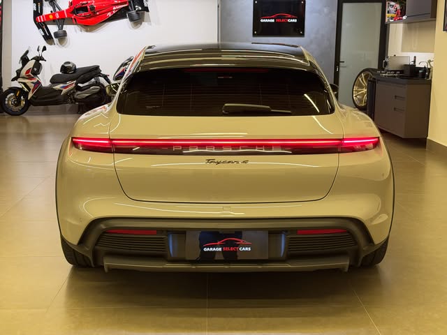 PORSCHE TAYCAN 4 CROSS TURISMO - Imagem 5