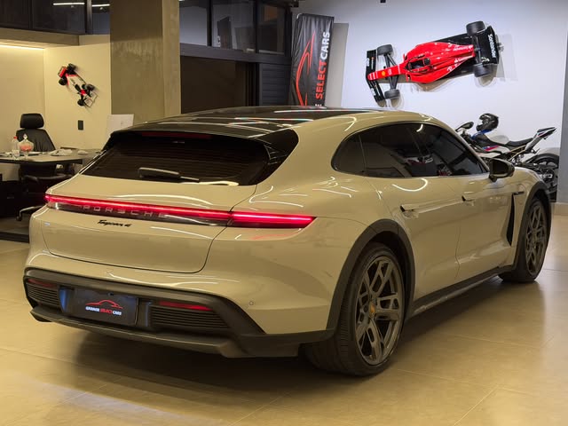 PORSCHE TAYCAN 4 CROSS TURISMO - Imagem 6